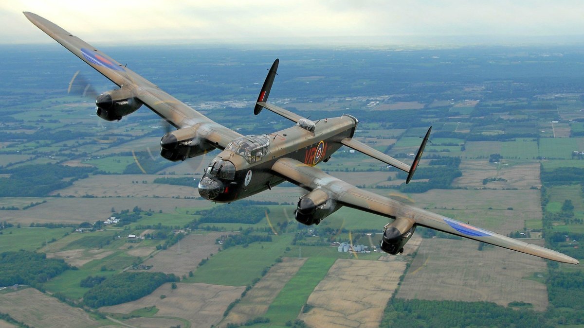 Lancaster avro wallpaper wallpapers plane bomber flight hd military landscape aircraft wows retro full airplanes bombers background 4k 1920 ground